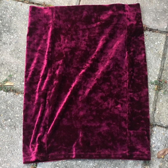 XX1 Crimson Velvet Stretchy Pencil Skirt - Picture 3 of 4